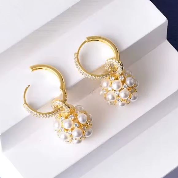 Anthropologie Gold Pearl Drop Earrings - Picture 4 of 10